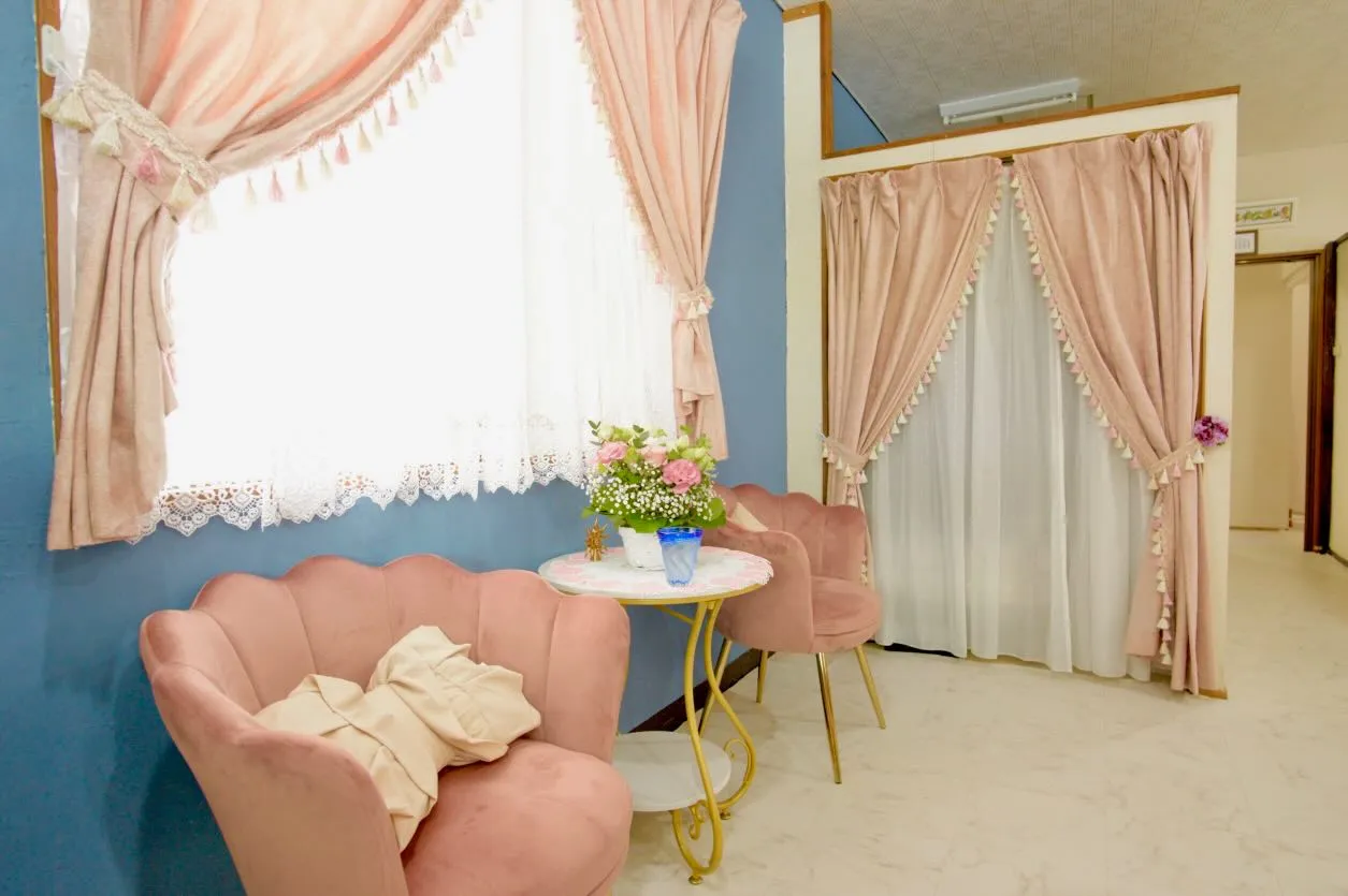 沖縄県内で水素吸入ができる整体院「心身整体・ゆにばーす」の内装写真