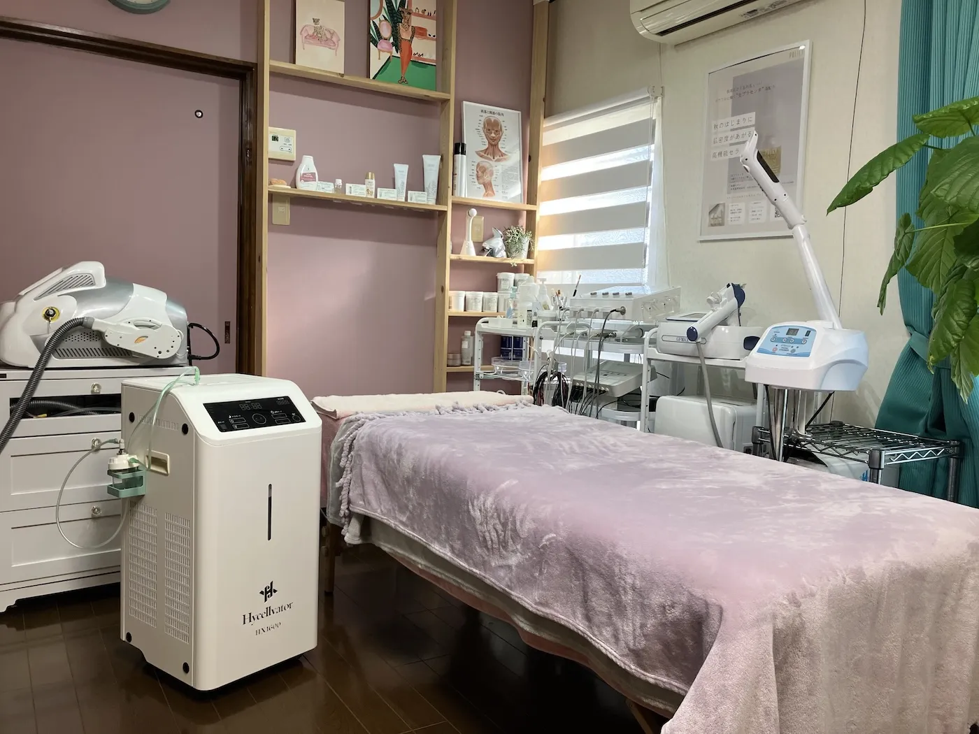 香川県内で水素吸入ができるサロン「precious梨花　讃岐」の内装写真